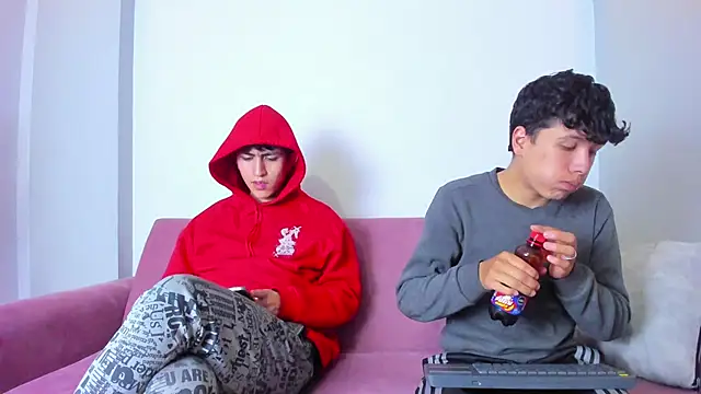 hoot booys  online show from April 8, 2026, 9:16 pm