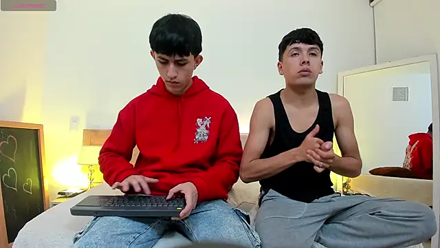 Snapshot of hoot_booys_ chatting on December 20, 2025, 4:04 am hoot booys online show from December 20, 2025, 4:04 am