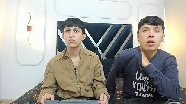 Snapshot of hoot_booys_ chatting on December 22, 2025, 11:32 am hoot booys online show from December 22, 2025, 11:32 am