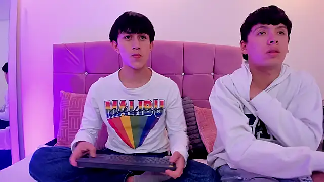 Snapshot of hoot_booys_ chatting on February 9, 2026, 8:18 pm hoot booys online show from February 9, 2026, 8:18 pm