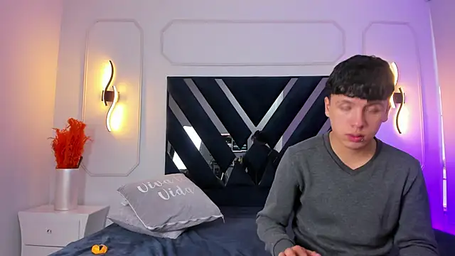 Snapshot of hoot_booys_ chatting on February 26, 2026, 8:20 pm hoot booys online show from February 26, 2026, 8:20 pm