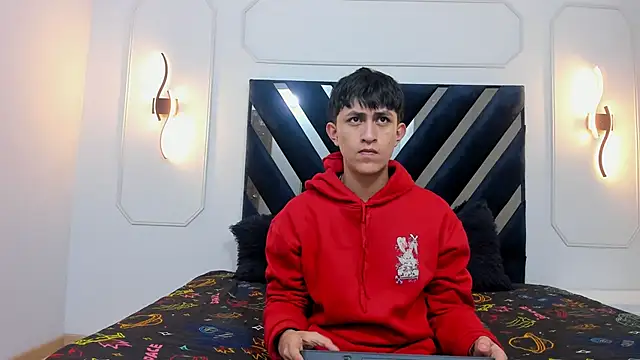 Snapshot of hoot_booys_ chatting on December 18, 2025, 8:23 pm hoot booys online show from December 18, 2025, 8:23 pm