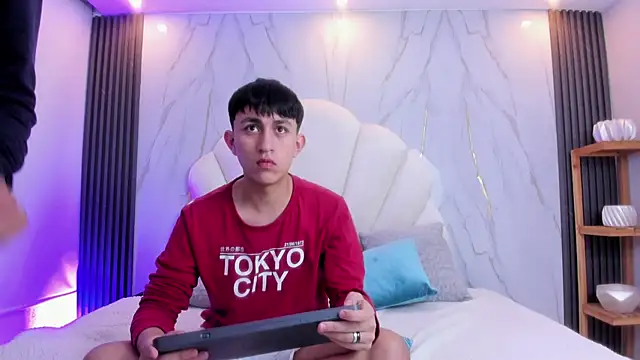 Snapshot of hoot_booys_ chatting on February 18, 2026, 2:46 pm hoot booys online show from February 18, 2026, 2:46 pm