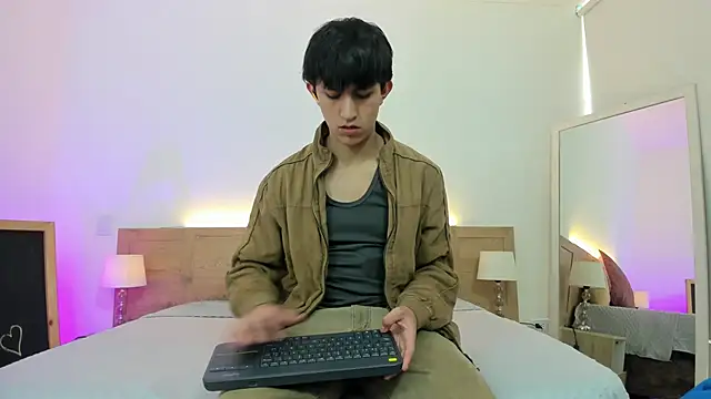 Snapshot of hoot_booys_ chatting on February 1, 2026, 9:02 pm hoot booys online show from February 1, 2026, 9:02 pm