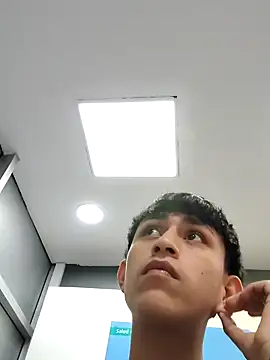 hoot booys  online show from December 15, 2025, 8:36 pm