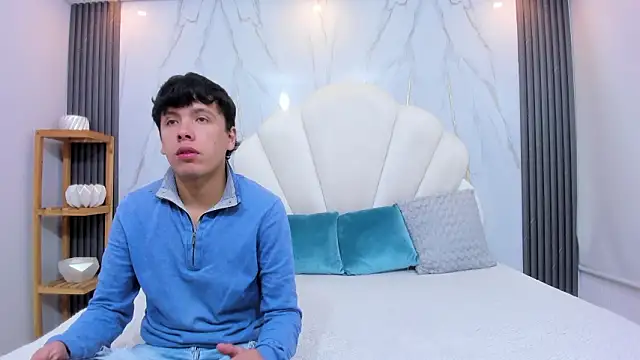 Snapshot of hoot_booys_ chatting on February 2, 2026, 8:08 pm hoot booys online show from February 2, 2026, 8:08 pm