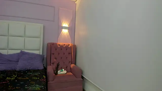 Snapshot of hoot_booys_ chatting on December 17, 2025, 9:20 pm hoot booys online show from December 17, 2025, 9:20 pm