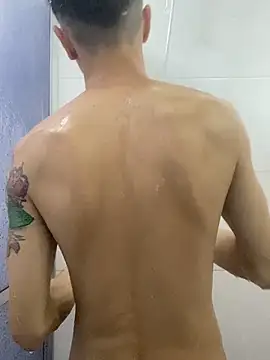 leozin01 online show from March 30, 2026, 12:12 am