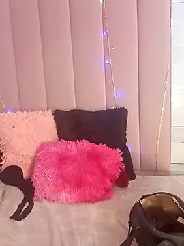 Snapshot of petite_coral chatting on February 6, 2026, 3:35 am petite coral online show from February 6, 2026, 3:35 am