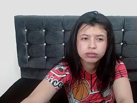 Snapshot of petite_coral chatting on October 23, 2025, 11:31 am petite coral online show from October 23, 2025, 11:31 am