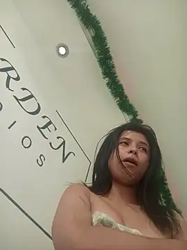 Snapshot of petite_coral chatting on December 15, 2025, 9:15 am petite coral online show from December 15, 2025, 9:15 am