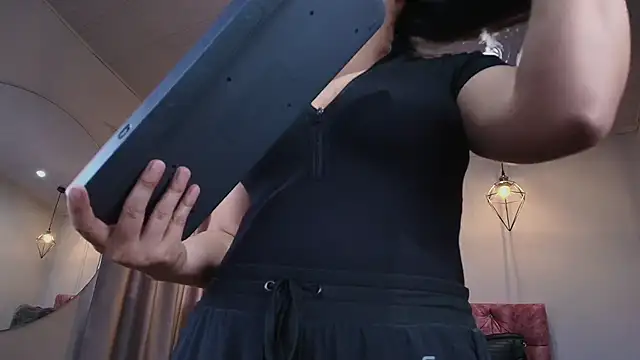 ivy bonnie online show from November 21, 2025, 12:15 pm