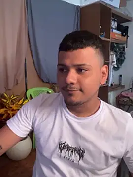 Snapshot of Hizli__ chatting on December 4, 2025, 9:36 pm Hizli online show from December 4, 2025, 9:36 pm