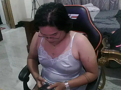 Snapshot of Zoe_fenlon chatting on October 29, 2025, 3:44 pm Zoe fenlon online show from October 29, 2025, 3:44 pm