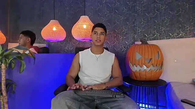 Zayne cross online show from October 21, 2025, 5:29 am