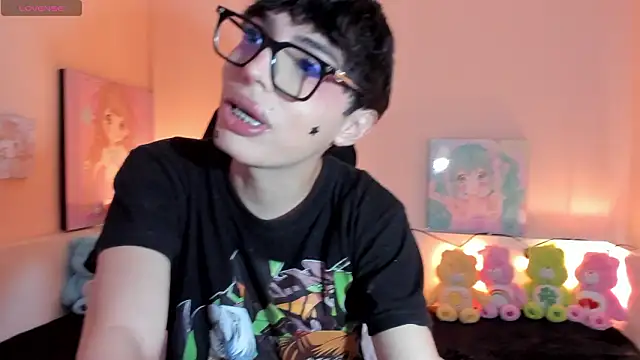 Strawberry Kitty  online show from February 20, 2026, 4:09 am