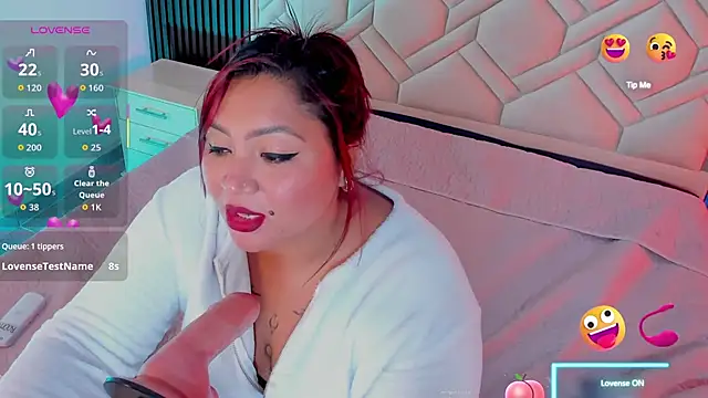 Snapshot of Halleyrosse chatting on October 21, 2025, 12:11 am Halleyrosse online show from October 21, 2025, 12:11 am