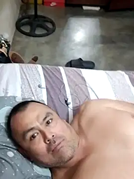 Snapshot of Elchino82-80 chatting on October 17, 2025, 9:16 pm Elchino82-80 online show from October 17, 2025, 9:16 pm