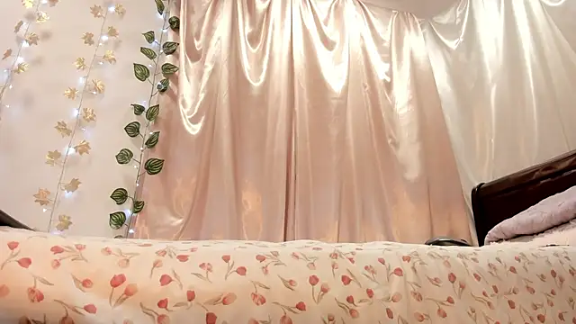 Milie yue online show from November 24, 2025, 2:06 pm