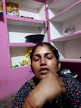 Snapshot of Pooja_shre chatting on November 2, 2025, 1:10 am Pooja shre online show from November 2, 2025, 1:10 am