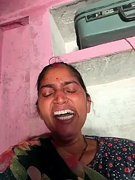 Snapshot of Pooja_shre chatting on April 24, 2026, 4:36 am Pooja shre online show from April 24, 2026, 4:36 am