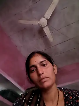 Snapshot of Pooja_shre chatting on May 7, 2026, 1:43 am Pooja shre online show from May 7, 2026, 1:43 am
