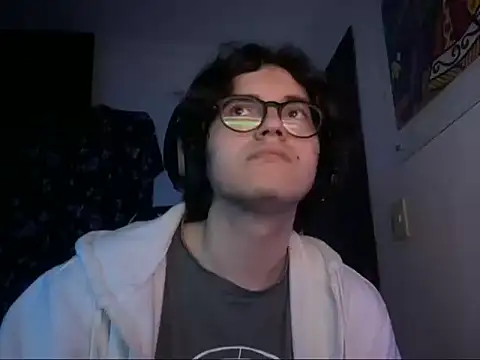 modelogustin online show from October 20, 2025, 4:14 am