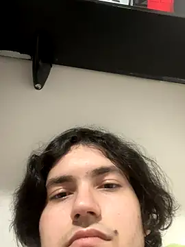 modelogustin online show from October 17, 2025, 6:28 am