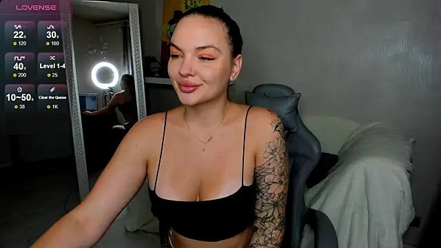 LeyaKale online show from October 25, 2025, 1:38 am