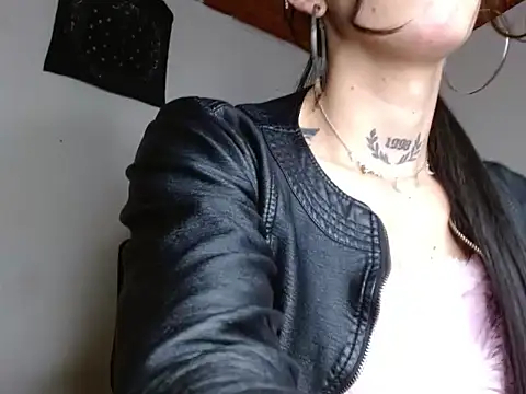 Scarlett crastrawberry online show from April 4, 2026, 3:57 am