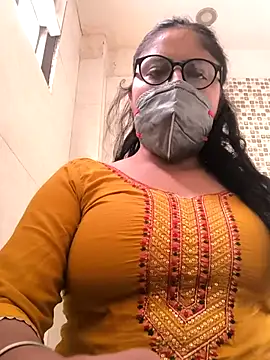 Snapshot of Lovely_Tannu chatting on November 17, 2025, 10:30 am Lovely Tannu online show from November 17, 2025, 10:30 am