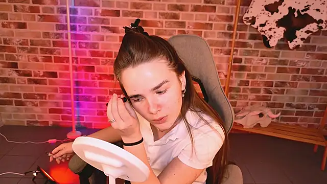 May Bloom online show from March 19, 2026, 4:07 pm