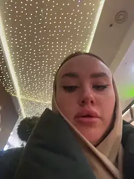 KiraSunshine online show from December 4, 2025, 4:11 am