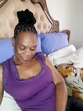 Snapshot of Hotcougar chatting on December 5, 2025, 11:42 am Hotcougar online show from December 5, 2025, 11:42 am