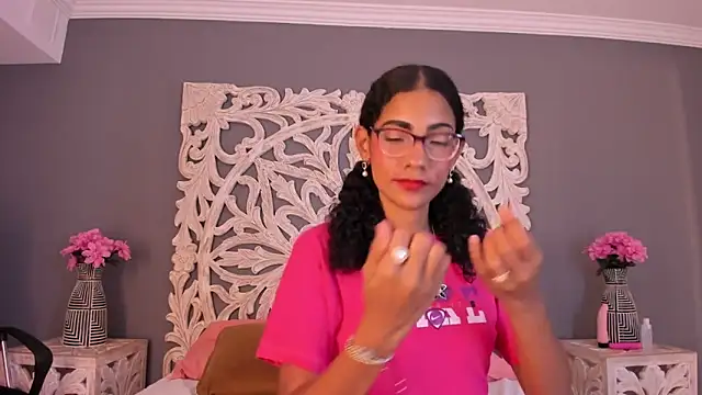 Snapshot of AuroraPinkk chatting on November 22, 2025, 2:49 pm AuroraPinkk online show from November 22, 2025, 2:49 pm