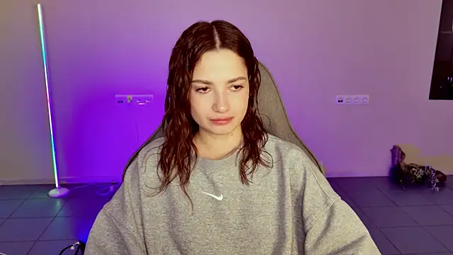 KiraVair online show from February 10, 2026, 12:59 pm