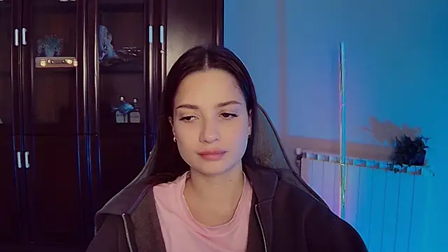 KiraVair online show from November 12, 2025, 1:26 pm