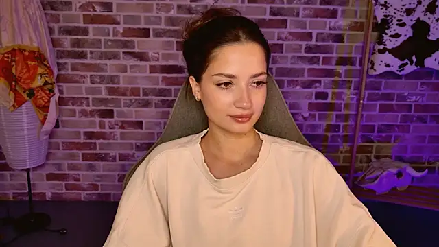 KiraVair online show from November 25, 2025, 5:19 am