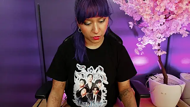 Snapshot of LuanEter chatting on November 7, 2025, 12:42 pm LuanEter online show from November 7, 2025, 12:42 pm