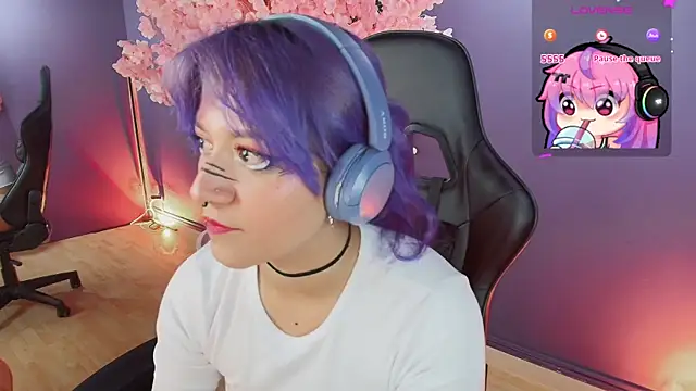 Snapshot of LuanEter chatting on December 15, 2025, 4:35 pm LuanEter online show from December 15, 2025, 4:35 pm