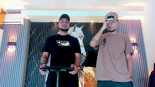 handsome boys22 online show from October 18, 2025, 12:18 pm