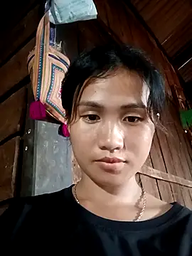 huhu-lele online show from October 18, 2025, 2:35 am