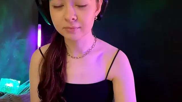 FloralAtoll online show from October 19, 2025, 1:25 pm