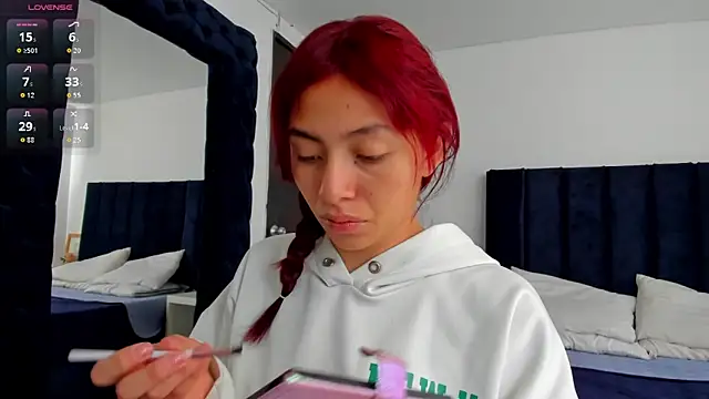 melanie roux   online show from March 31, 2026, 12:18 pm