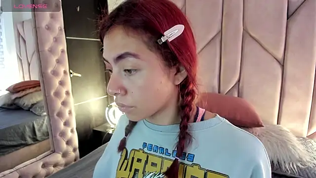 Snapshot of melanie_roux__ chatting on November 17, 2025, 12:42 pm melanie roux online show from November 17, 2025, 12:42 pm