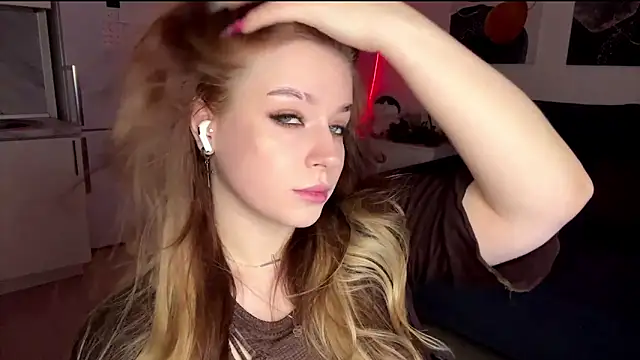 Snapshot of Babymoney_2007 chatting on December 19, 2025, 8:22 pm Babymoney 2007 online show from December 19, 2025, 8:22 pm