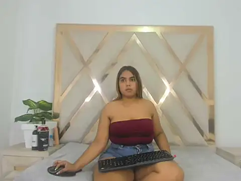 valentinaasm online show from March 27, 2026, 12:17 pm