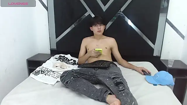 Tom 0001 online show from October 30, 2025, 7:44 pm