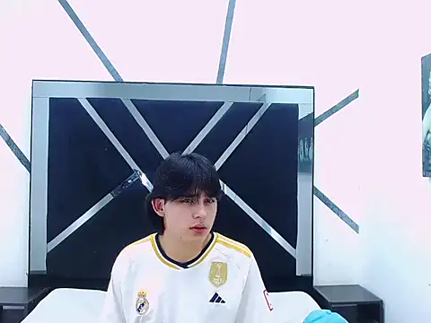 Tom 0001 online show from October 29, 2025, 9:25 pm