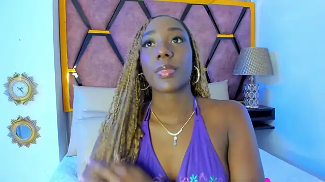 Snapshot of BritneyWalkers chatting on November 22, 2025, 7:35 pm BritneyWalkers online show from November 22, 2025, 7:35 pm